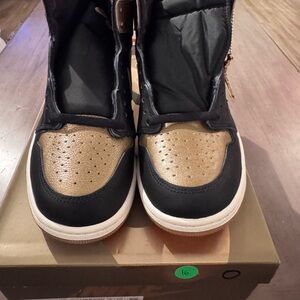Air Jordan 1 Retro High OG Black Metallic Gold Size 9.5